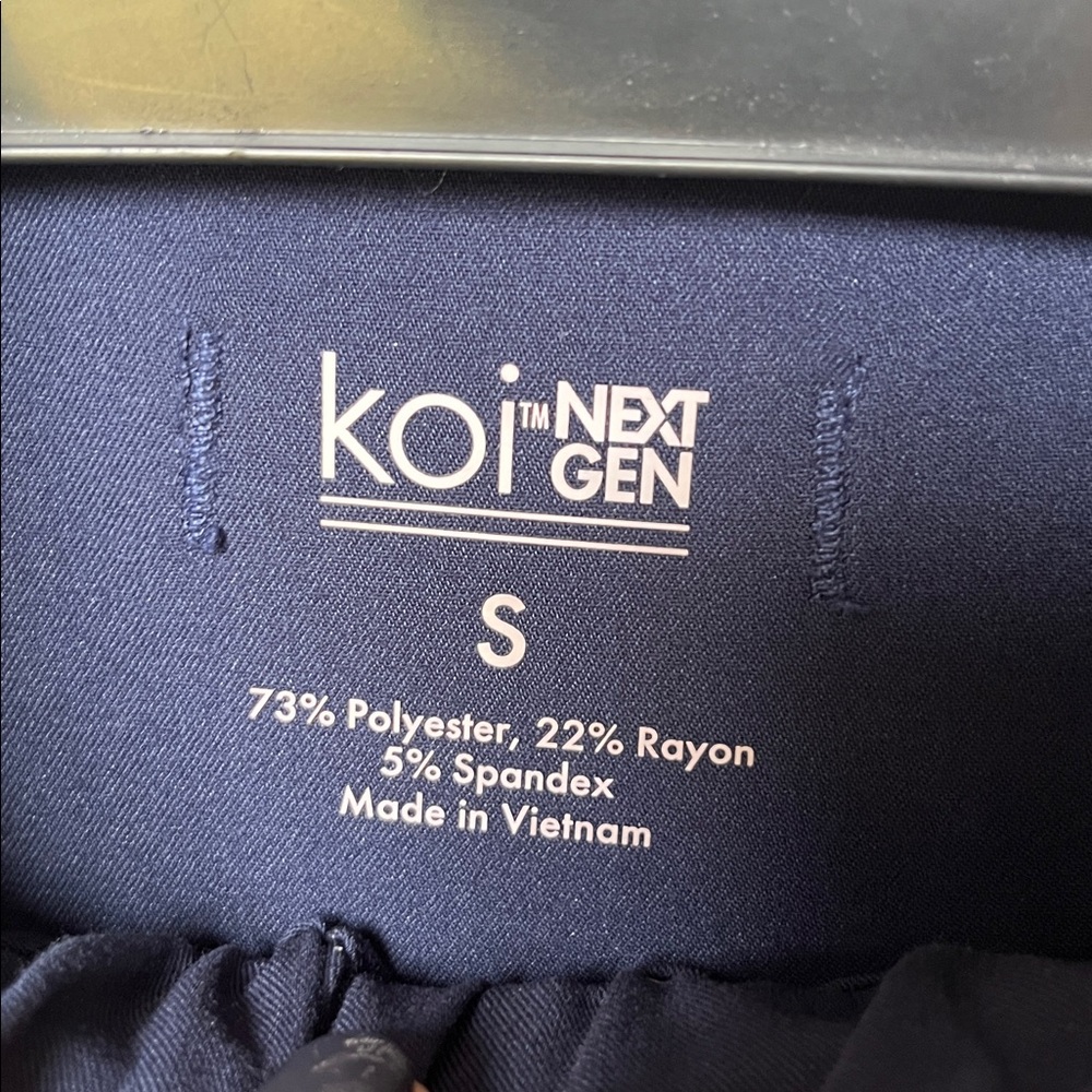 Koi Next Gen Navy Scrub Set - Picture 2 of 6